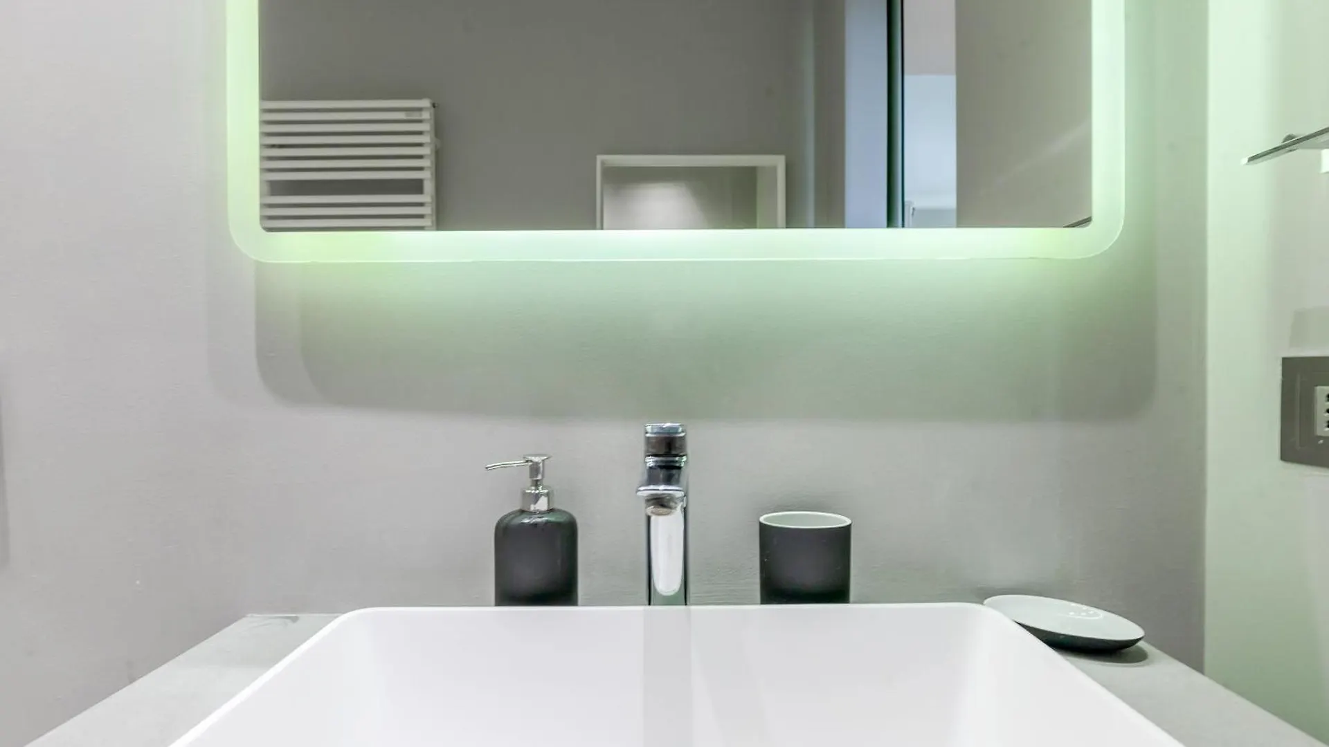 San Babila Executive Suite - Discover The Historic Centre Of Milano Italy